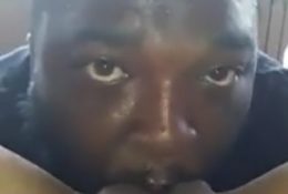 Diligently licking pussy and gives pleasure